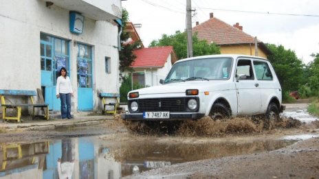 Евакуираха хора от село Бисер заради проливни дъждове