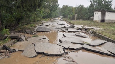 След бедствието: Водата се оттича, но липсва храна 