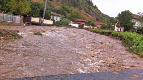 Валежите постепенно ще спрат в цялата страна