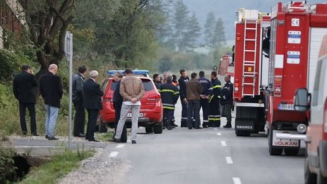 Час и половина оглеждаха района на взривените цехове