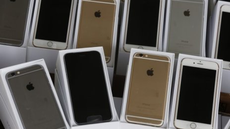 Китайски богаташ раздава iPhone 6 на аванта