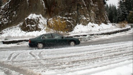 Движението по пътищата в страната се нормализира