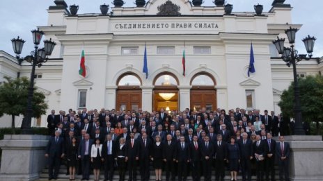 Властта е "горещ картоф", който Генерала да даде на Кънев