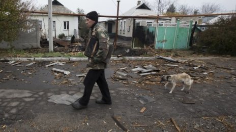 Украйна с обвинение към Русия - струпвала пак бойна техника по границата