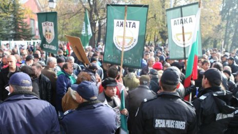 Един човек е задържан на протеста пред парламента днес 