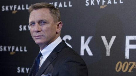 Агент 007 сменя Астън Мартин-а с...Фиат 500