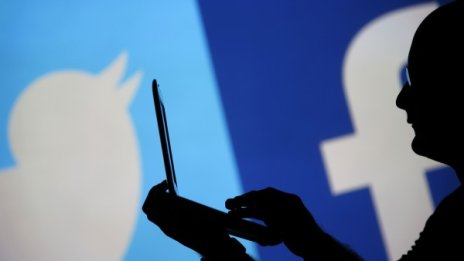 Facebook и Twitter остават без бутон за пазаруване по Коледа