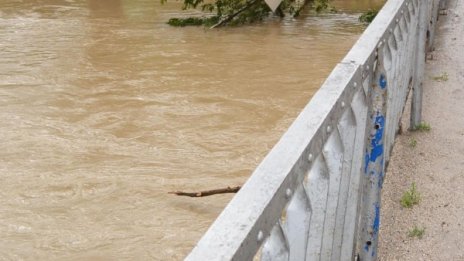 Хората край Тунджа в Елхово са заплашени от евакуация 