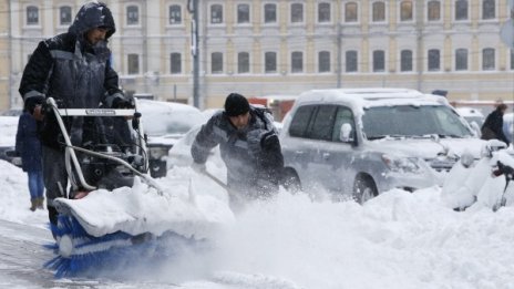 Снежна буря предизвика транспортен хаос в Москва