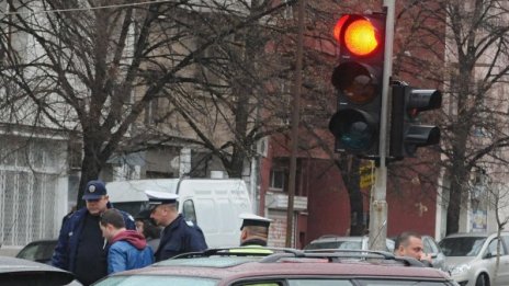 КАТ спря е-фишовете, търси пари за пощенски пликове и тонери