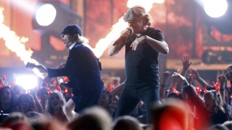 AC/DC тръгват на турне с нов барабанист