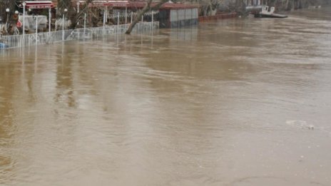 Остават високи нивата на много реки в България