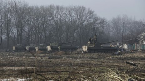 Изтеглянето на тежкото оръжие в Източна Украйна няма да започне днес 