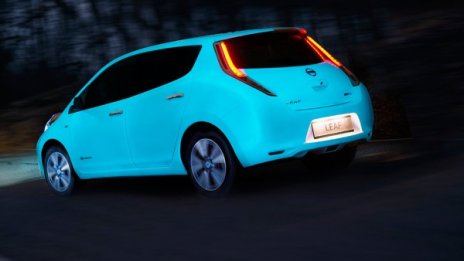 Nissan Leaf получи светеща боя