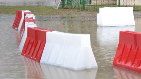 Обявиха бедствено положение в Мездра заради пороя