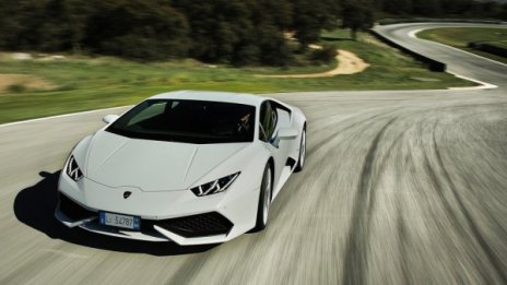 Lamborghini Huracan с двойно по-малко цилиндри