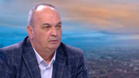 За челния удар: Диспечерите са пуснали влак срещу влак