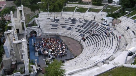 Петролен бос подлуди Пловдив с парти в Античния 