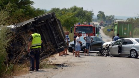 Двама ранени след тежка катастрофа във Варна