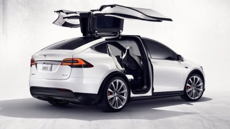 Tesla разкри кросовъра Model X