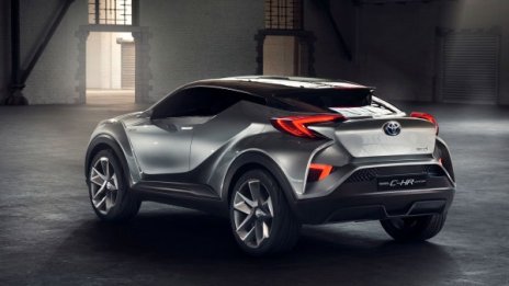 Toyota атакува Juke с хибрид