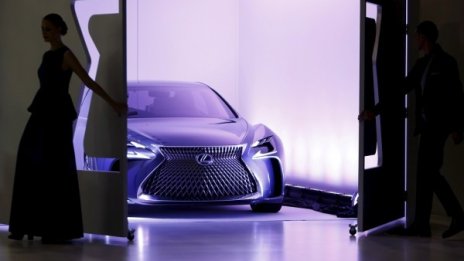 Флагманът на Lexus ще върви на водород