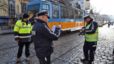 Жената под трамвая – психично болна, втурнала се сама...