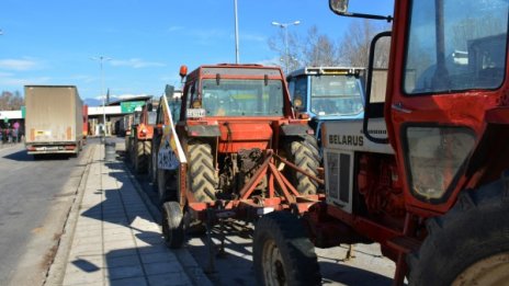 Гръцките фермери плашат с още по-големи блокади от утре