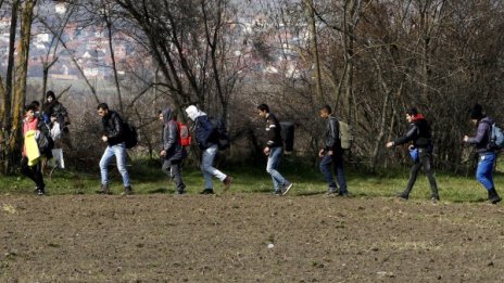 Словения праща армията на границата да помага за мигрантите