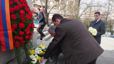 БСП и "Атака" почетоха с венци Съветската армия 