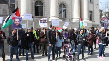 Палестинци на протест пред съдебната палата