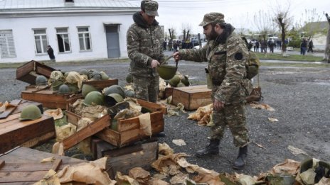 Най-малко 33 души са загинали при боевете в Нагорни Карабах