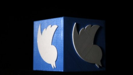 Twitter улеснява туитването между приятели