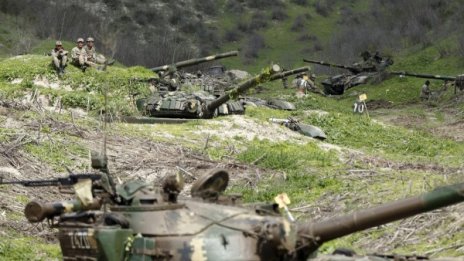 Войната, която се води между руски оръжия