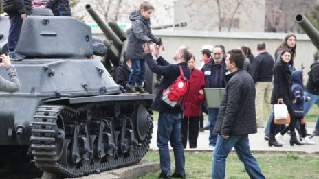 Черпят с боб чорба във военния музей на Гергьовден