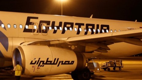 Най-вероятно е имало взрив на борда на самолета на Egyptair