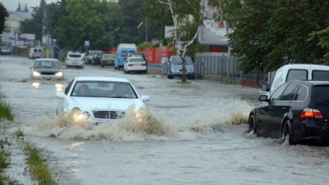 Спасиха 7 ромчета от наводнена къща в Стара Загора 