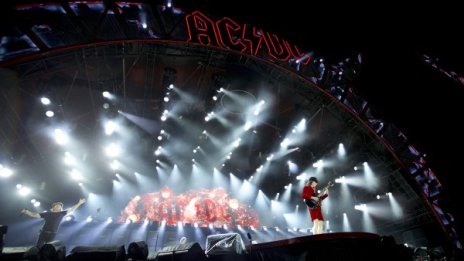 Бъдещето на AC/DC под въпрос