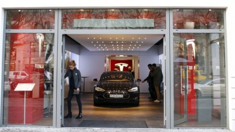 Най-лошото обслужване – в шоурумите на Tesla