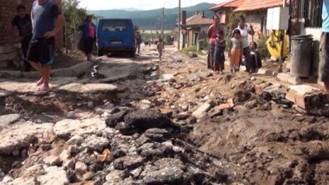 Кални водопади и невиждано бедствие в Карловско