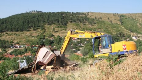 Багерите влязоха в ромска махала в Стара Загора