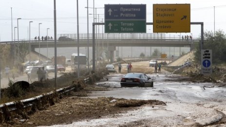 Пращаме аварийни екипи за Скопие, 10 души още са в неизвестност