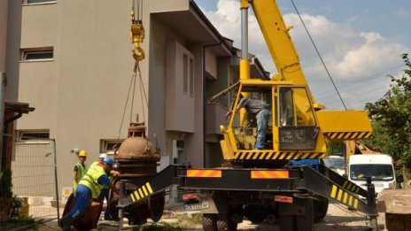 "Софийска вода" подмени кранове с внушителни размери