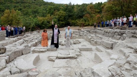 Осветиха епископската базилика, открита на Перперикон