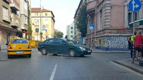 Поп бутна пешеходец в центъра на София