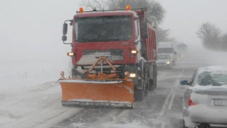 Пътищата ни готови за зимата. От утре