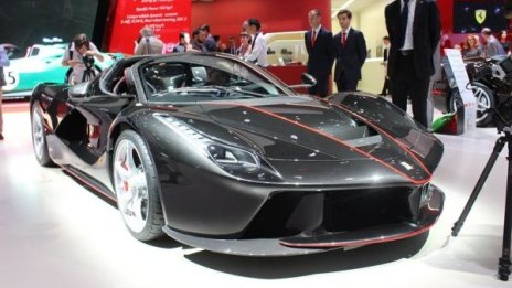 Ferrari гледа в бъдещето, минава на хибриди