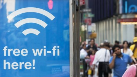 Най-важното: Нуждата от WiFi задмина секса, алкохола...