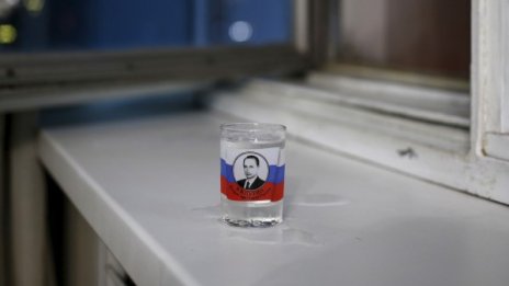 Путин отсече: Хората мрат като мухи, без акциз на водката!