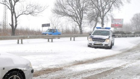 Снегорини на пътя, родилки в болница... Готвим се за ледена блокада